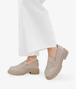 Bosanova Chaussures Et Mocassins | Mocassins en cuir verni taupe avec plateforme